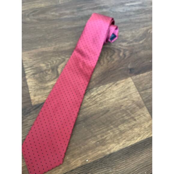 BANANA REPUBLIC 100 % Silk Tie Red & Black Mini Dot Pattern - Picture 9 of 10